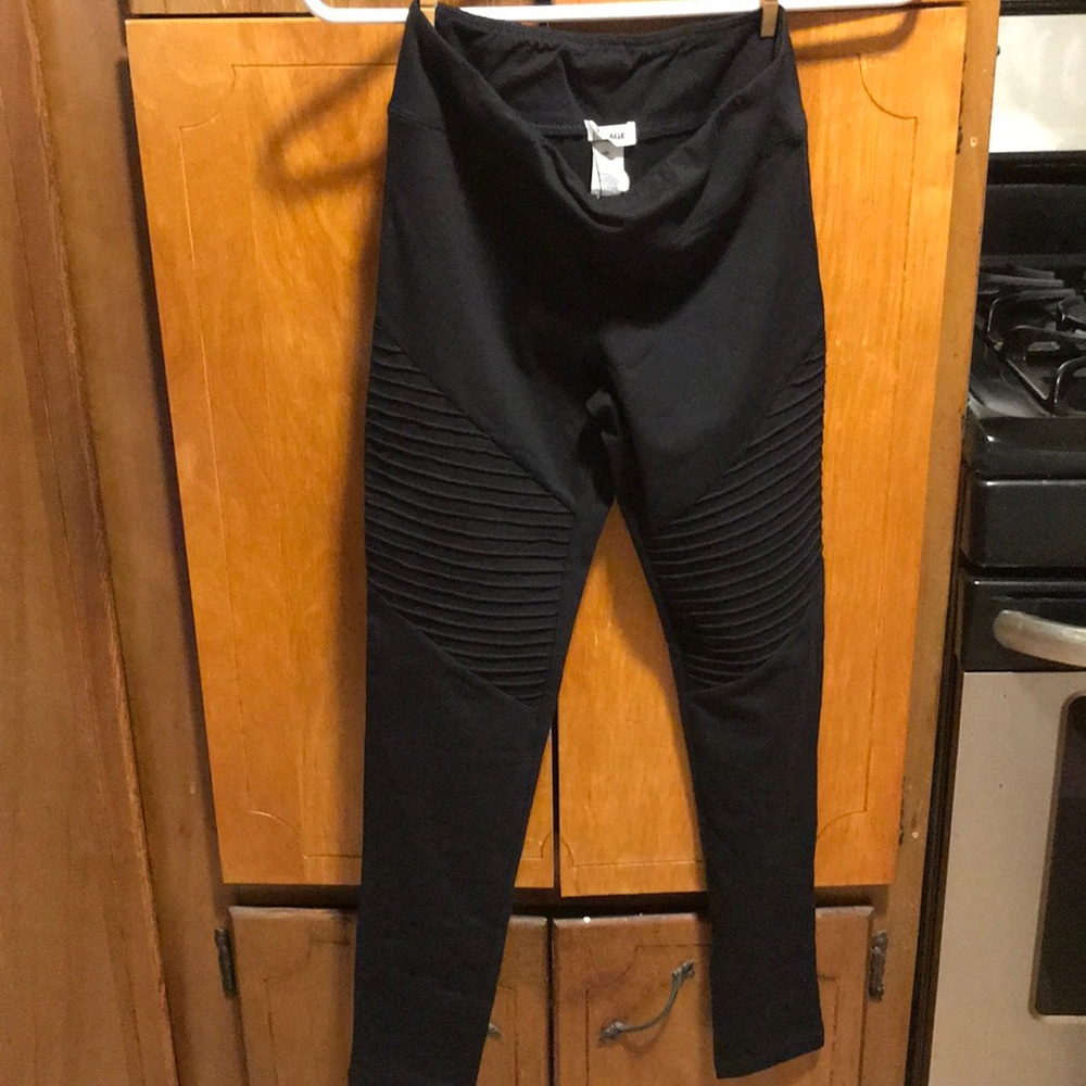 Woman’s petite legging